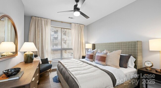 Building Photo - 1711 Commonwealth Ave