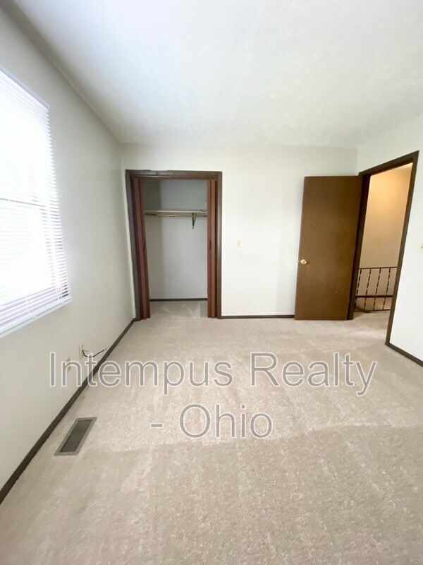 Building Photo - 718 W Light St