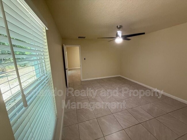 Building Photo - 1726 Pineview Ave
