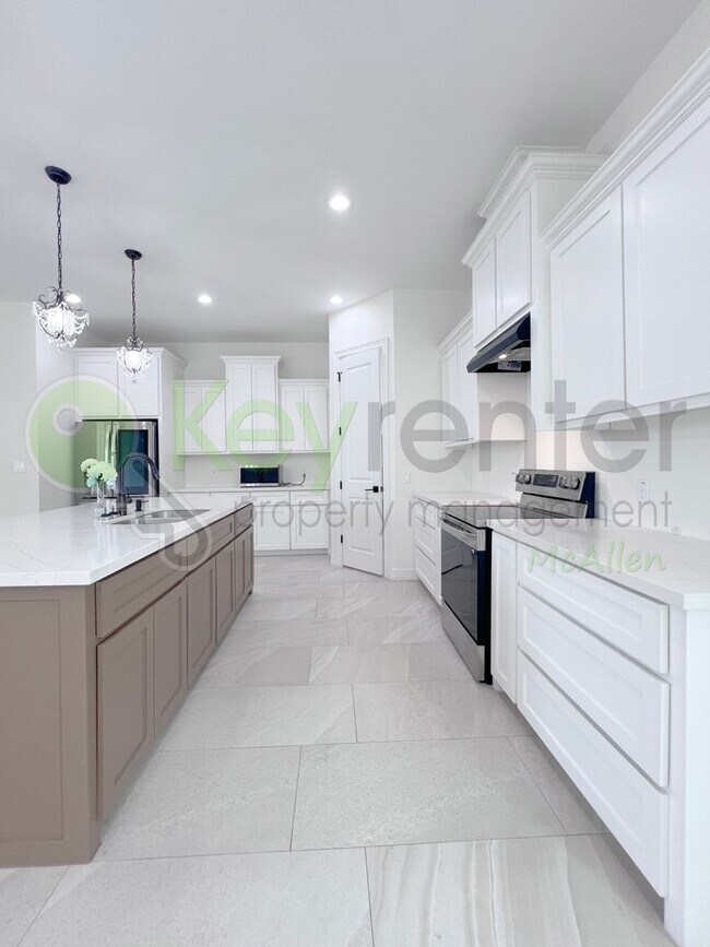 Building Photo - Beautiful 3 bedroom/ 2.5 bath Home in Edinburg - $500 off the First Month Rent!!!