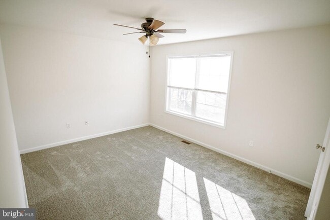 Building Photo - 10 Breezewood Dr