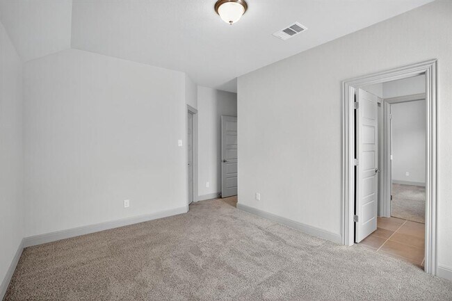 Building Photo - 21404 Hines Ln