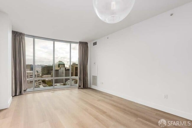 Building Photo - 333 1st St