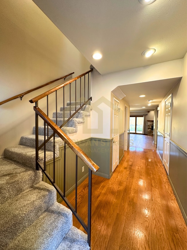 Building Photo - 1686 Eucalyptus Dr