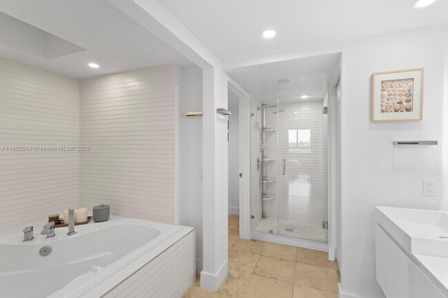 Building Photo - 161 Crandon Blvd