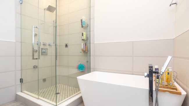 Building Photo - 1947 W Diversey Pkwy