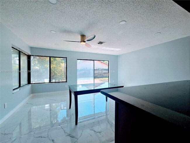 Building Photo - 20504 NE 9th Ct