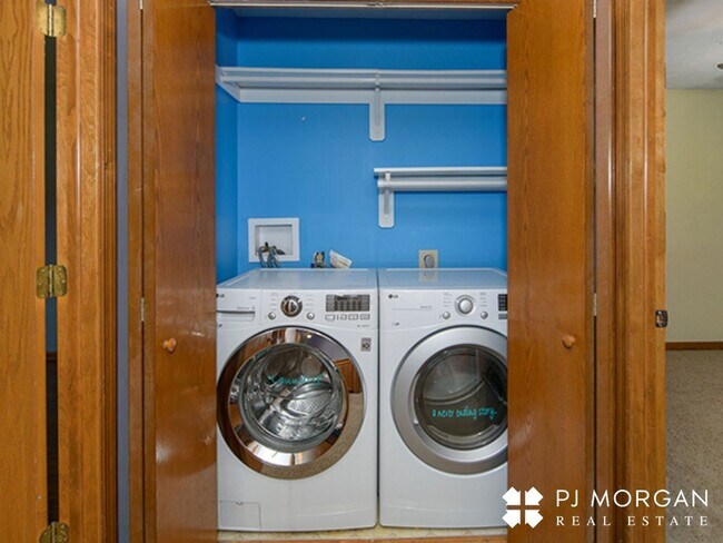 Building Photo - 16911 N Circle