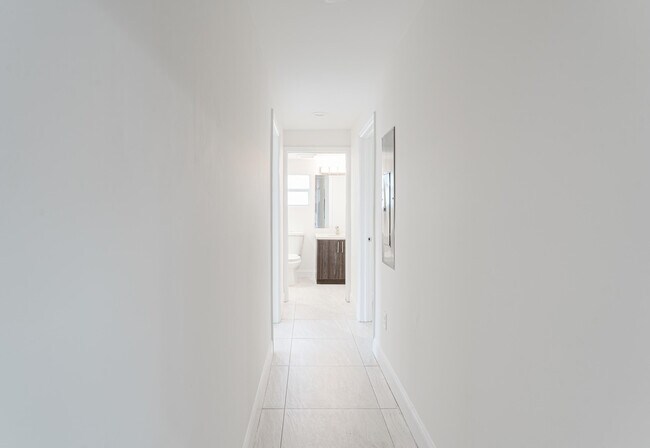 Building Photo - 364 E Palmetto Park Rd