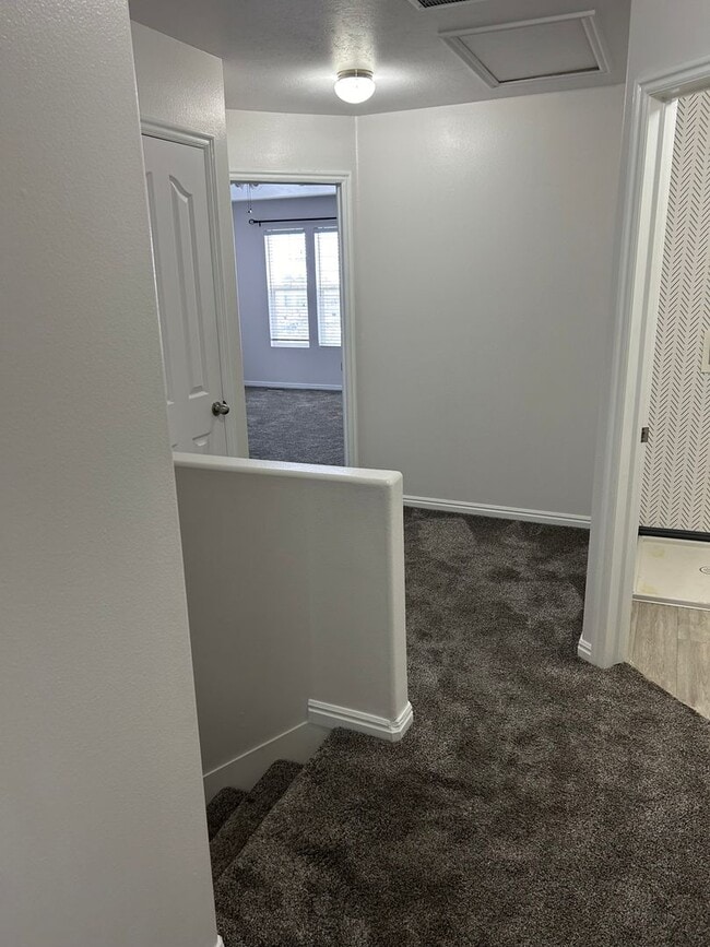 Building Photo - Impressive Remodeled 2 Bed 2 Bath Townhome