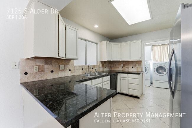 Building Photo - 7125 S Alder Dr