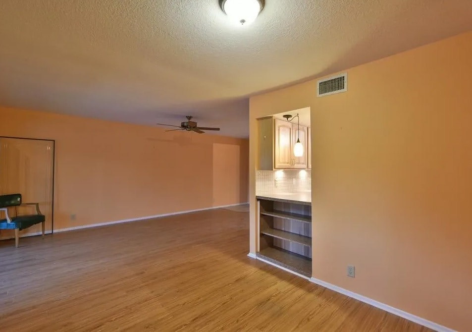 Building Photo - 631 Midway Dr