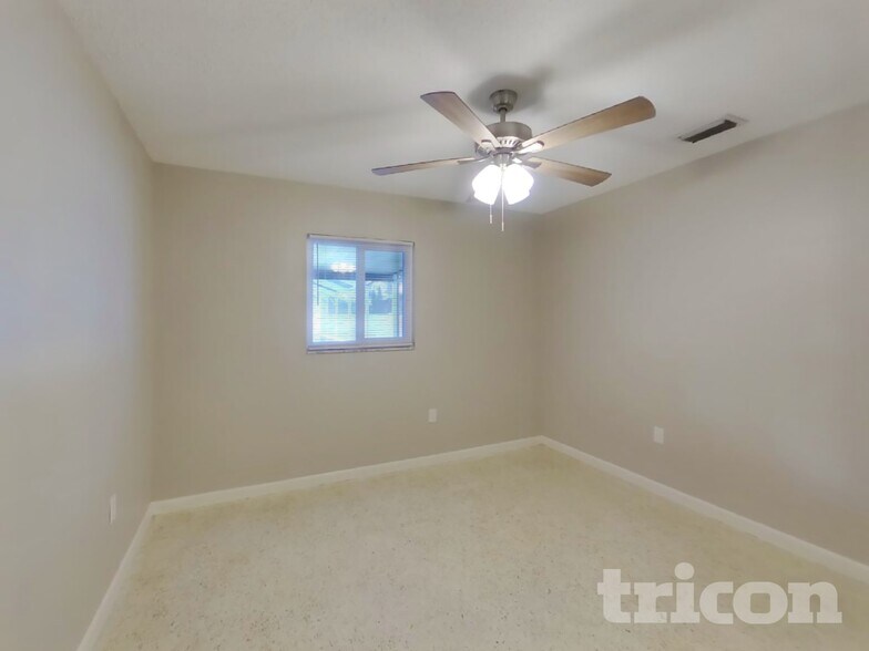 Building Photo - 546 W Palmeden Dr