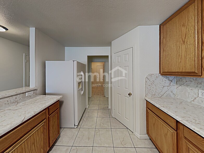 Building Photo - 5820 Bridal Trl