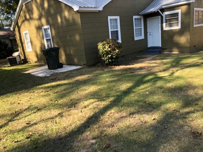 Building Photo - 406 Hill St