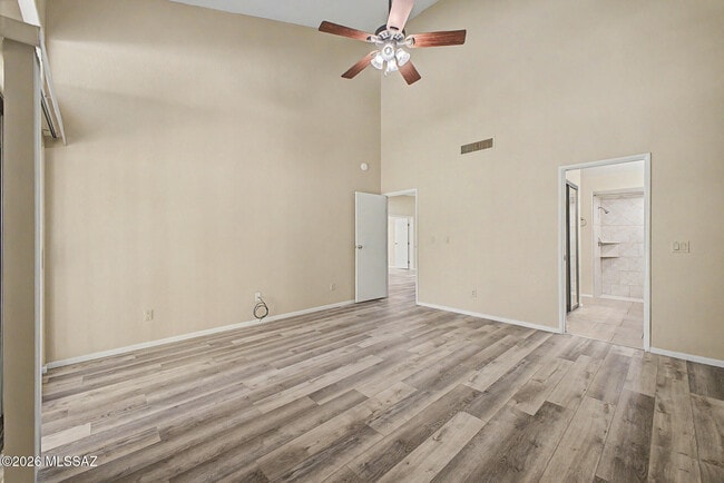 Building Photo - 5250 Woodspring Dr