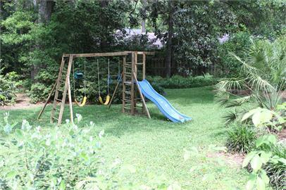 Building Photo - Gorgeous 4/3 Home with fenced yard and garage