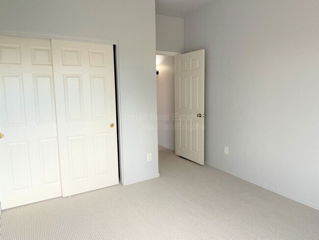 Building Photo - 5164 W Ross Dr