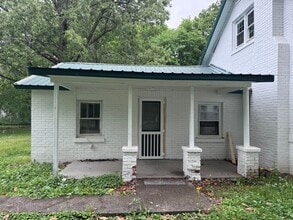 Building Photo - 922 S 27th St