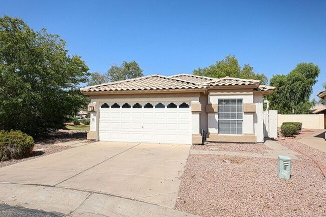 Building Photo - 3 Bed, 2 bath single level home in great C...