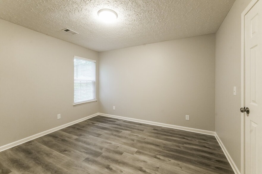 Building Photo - 228 Red Maple Way