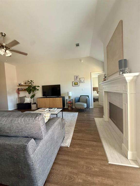 Building Photo - 221 Dawsons Ml Wy