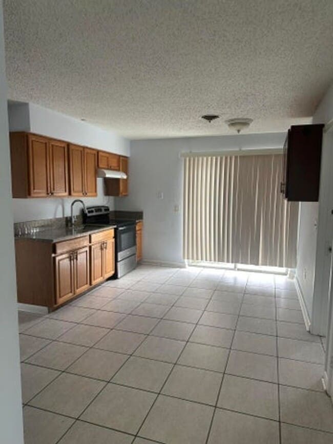 Building Photo - 3194 Prince Dr