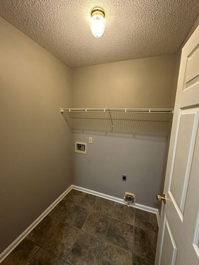 Building Photo - Beautiful 3 Bedroom/2.5 Bath Home on Quail...
