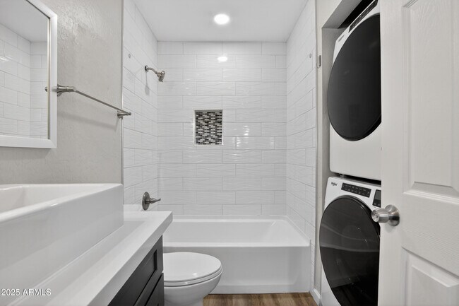 Building Photo - 1110 N 10th St