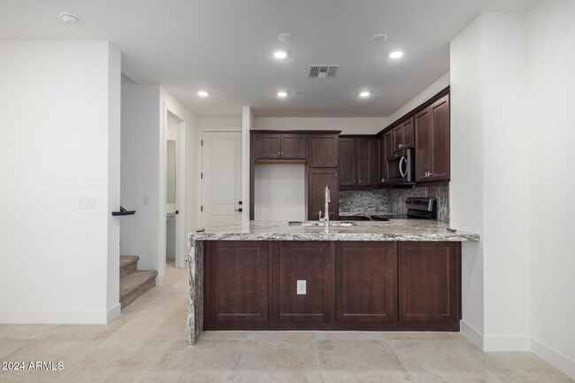 Building Photo - 2121 W Sonoran Desert Dr