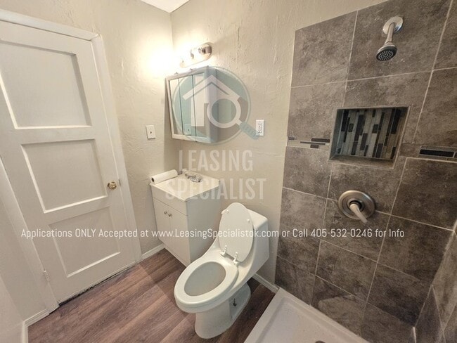 Building Photo - Charming Del City 4 Bed 2 bath!