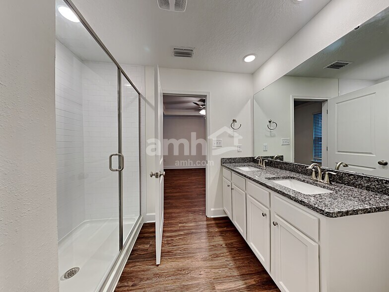Building Photo - 975 Grafton Ridge Dr
