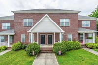 Building Photo - BEAUTIFUL TOWNHOME