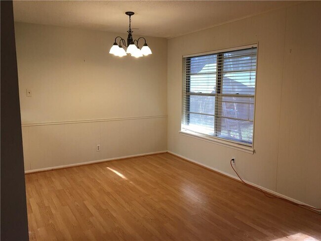 Building Photo - 1705 Pebble Brook Dr