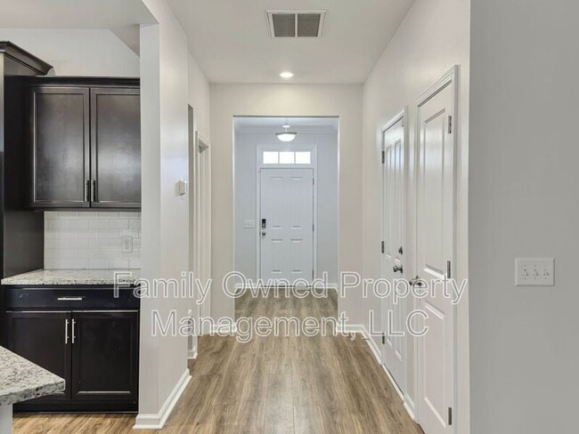 Building Photo - 603 Pendleton Dr
