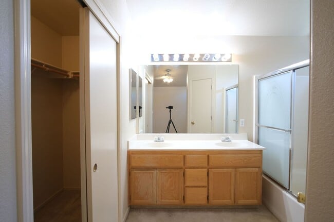 Building Photo - Charming Ceres Home with a spacious backyard!