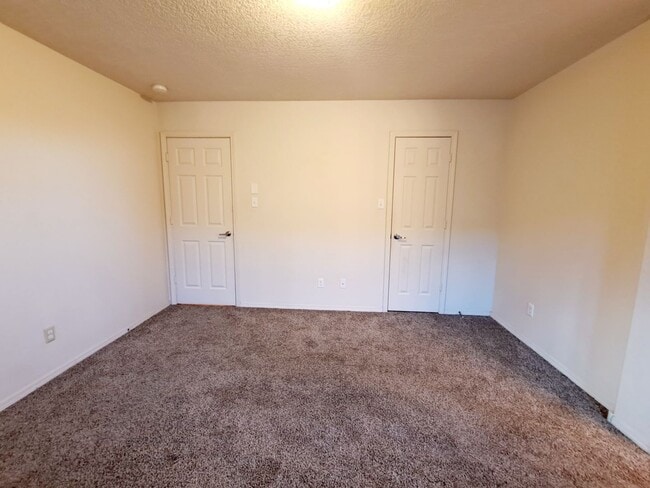 Building Photo - Cute 3 bed, 2 bath home in Huning Ranch