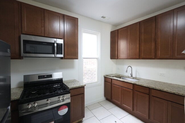 Building Photo - 3532 W Van Buren St