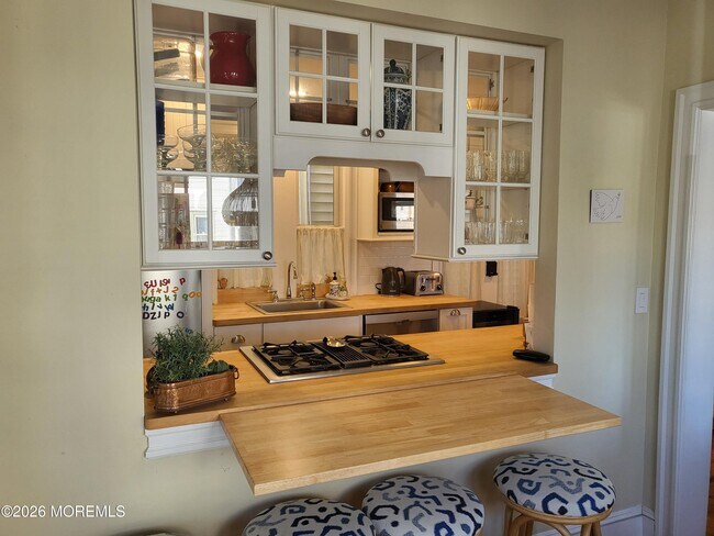 Building Photo - 80 Heck Ave