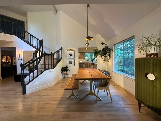Building Photo - 15455 SW Gleneden Dr