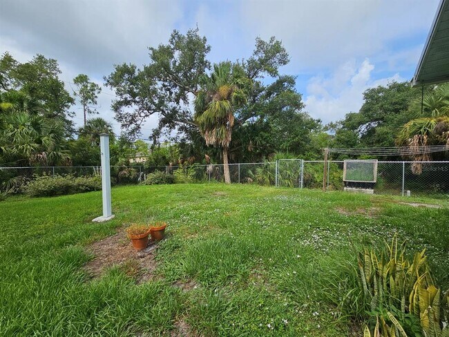 Building Photo - 17497 Clover Ave