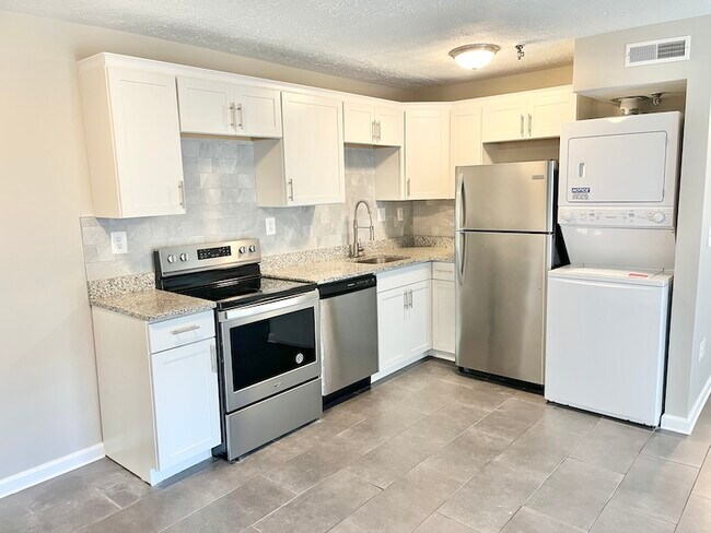 Building Photo - 1002 Parkvale Ct