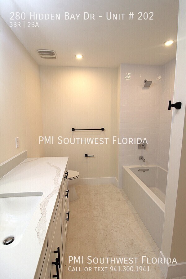 Building Photo - 280 Hidden Bay Dr