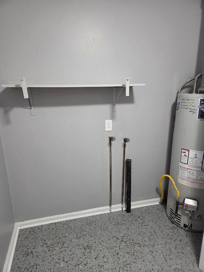 Building Photo - 1025 S St Clair St