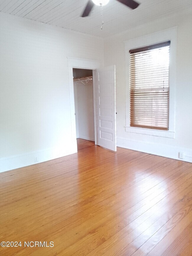 Building Photo - 407 E Main St