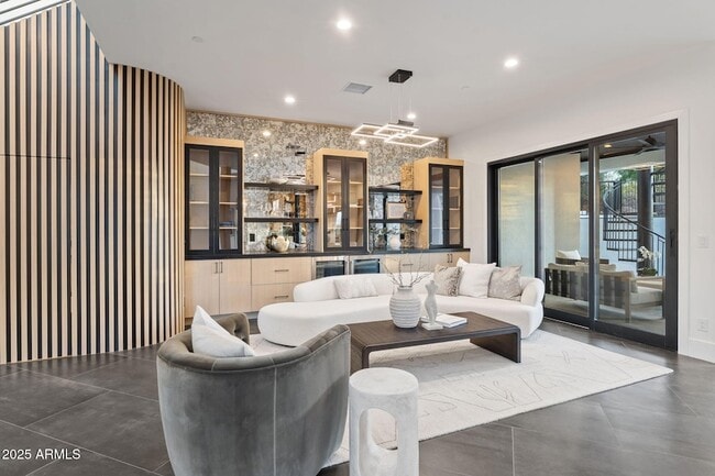 Building Photo - 3135 E Palo Verde Dr