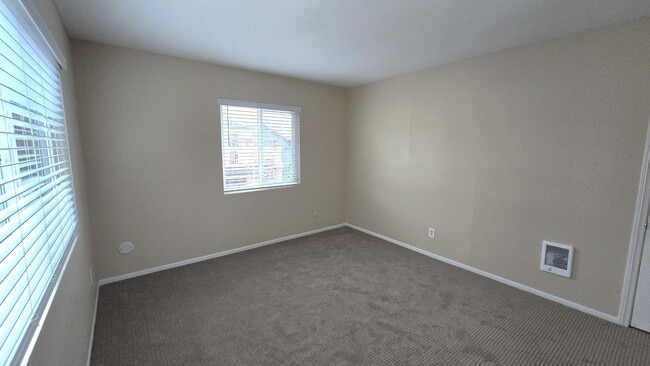 Building Photo - 542-546 3rd St