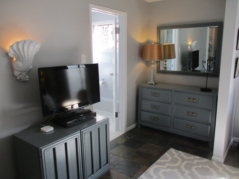 Building Photo - 3450 Effie St