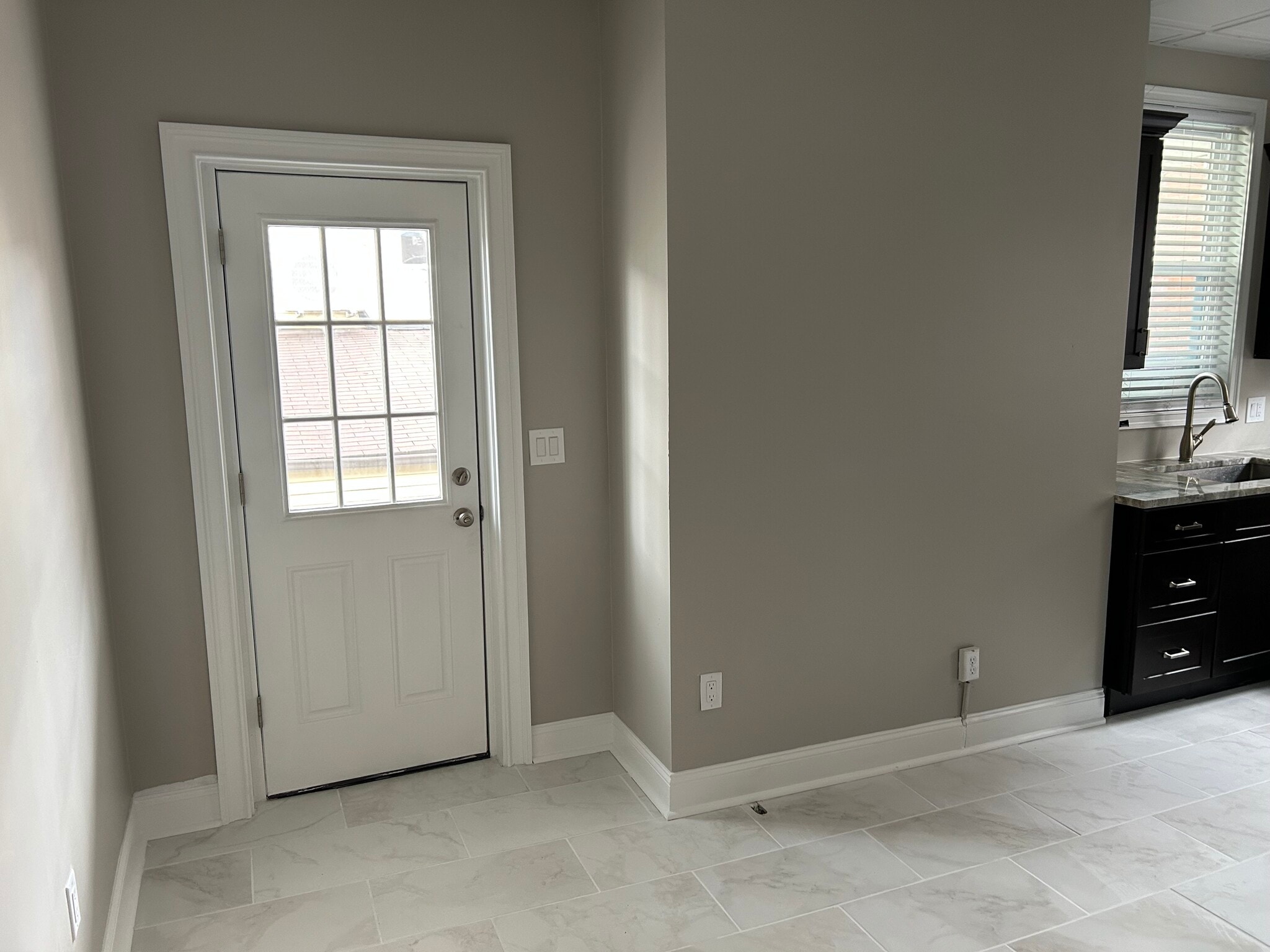 Building Photo - 4054 Howley St