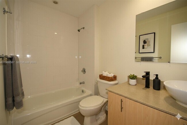 Building Photo - 2780 SW 33rd Ave